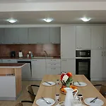 Nyaraló ема - Ema