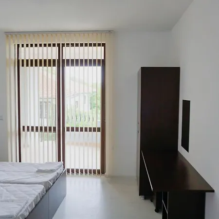 Nyaraló ема - Ema