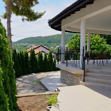 Nyaraló ема - Ema *